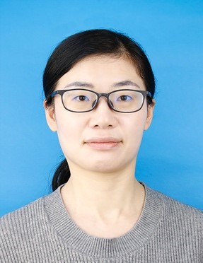 张莹.jpg